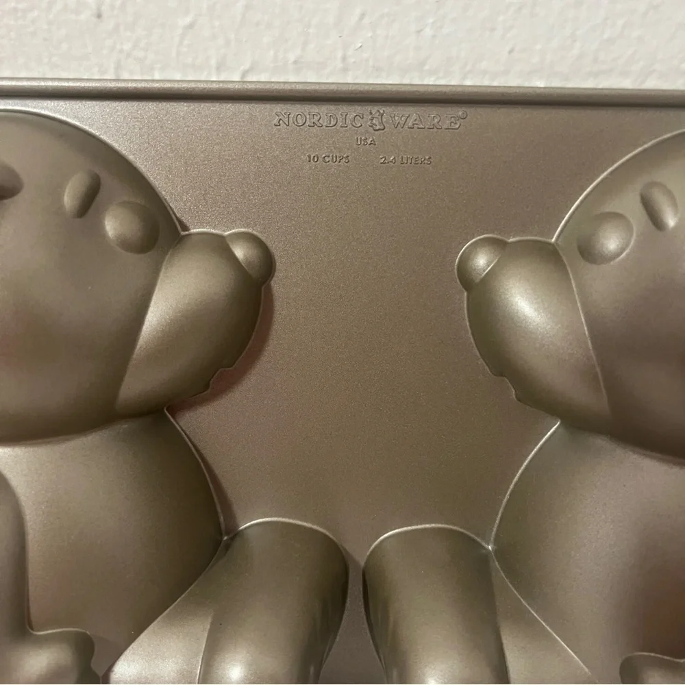 Nordic Ware Nonstick William Sonoma 3D Build A Bear Cake Pan NWOT Cast Aluminum